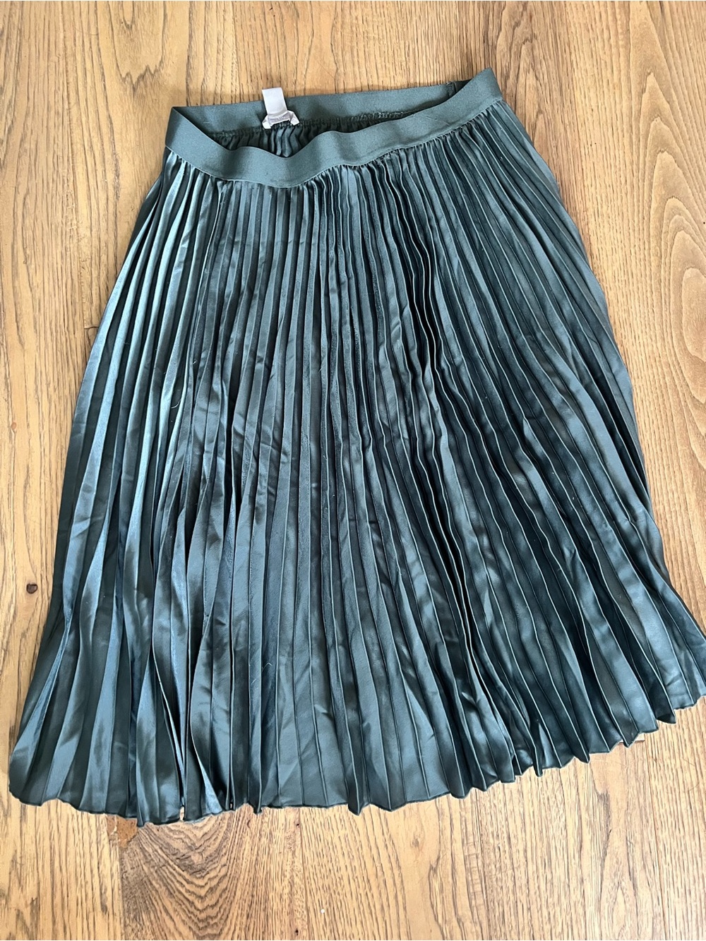 H&M Pleated Midi Skirt - Picture 2 of 3